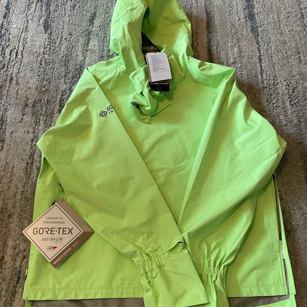 Nike GORE-TEX INFINIUM Women's Trail Running Neon Jacket DM7565-345 Size Medium